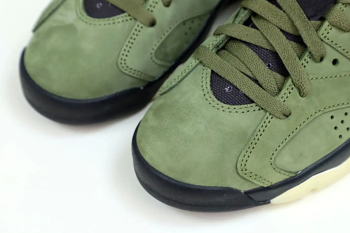 X Kimikick RETRO JORDAN AIR TRAVIS SCOTT 'OLIVE' 6 0807